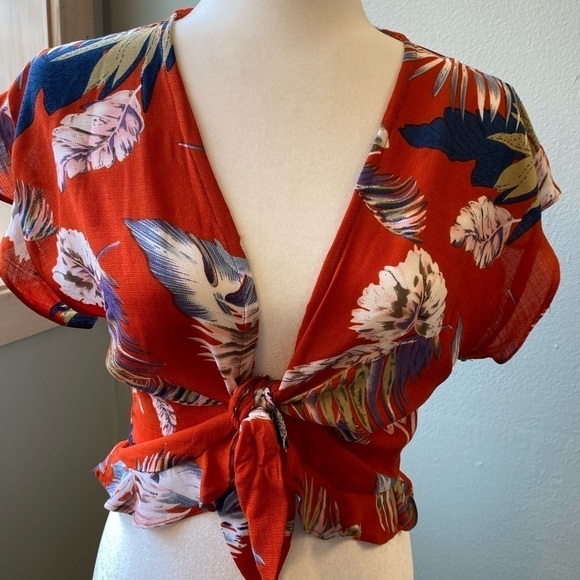 Sage the Label Tropical Print Tie Front Crop Top size Medium - Picture 3 of 12